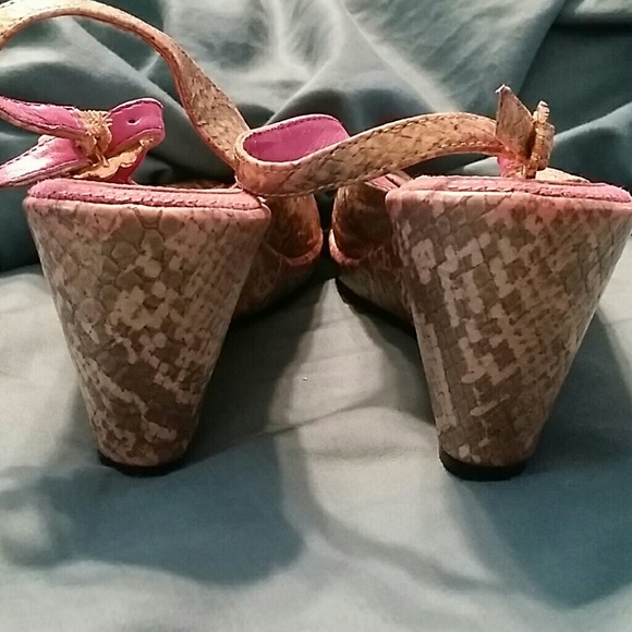 Gold snakeskin print wedge sandals - Picture 3 of 4